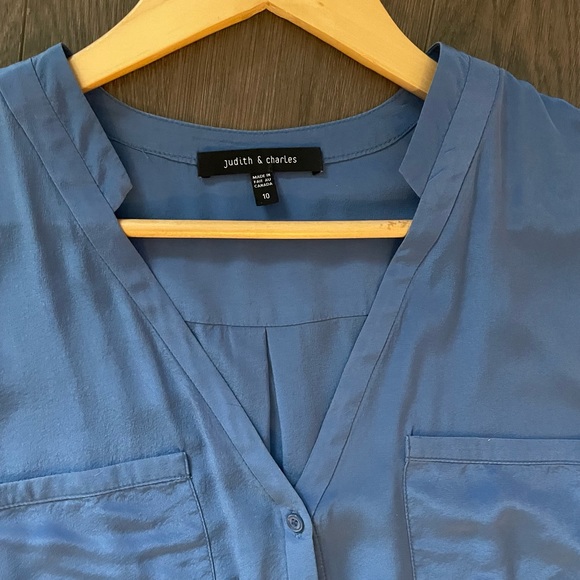Blue silk Judith& Charles blouse, great condition, super comfy $50 - Picture 3 of 3
